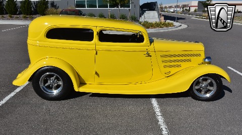 1933 Ford Sedan image 14