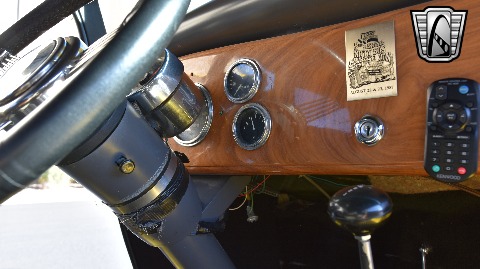 1933 Ford Sedan image 66