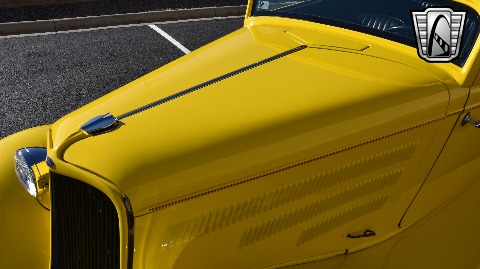 1933 Ford Sedan image 92