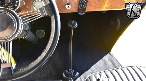 1933 Ford Sedan image 67