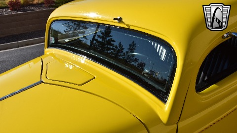 1933 Ford Sedan image 93