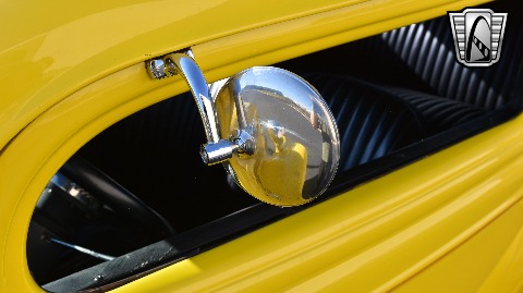 1933 Ford Sedan image 94