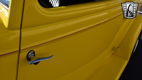 1933 Ford Sedan image 95