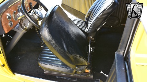 1933 Ford Sedan image 71