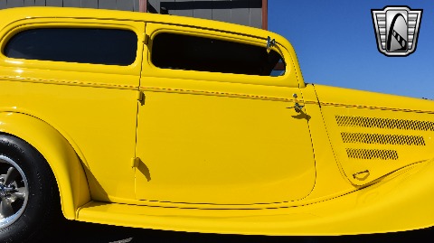 1933 Ford Sedan image 23