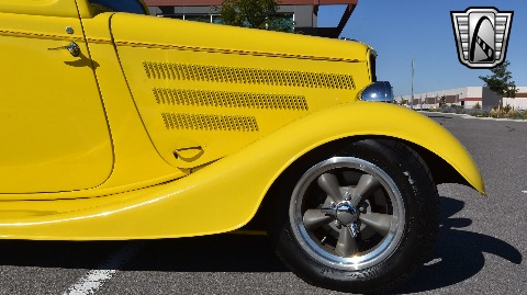 1933 Ford Sedan image 24