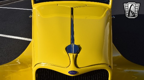 1933 Ford Sedan image 103
