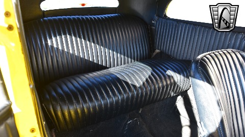 1933 Ford Sedan image 79