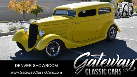 1933 Ford Sedan image 1