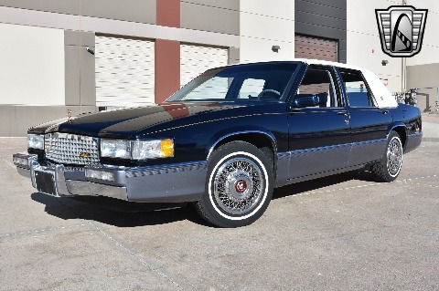 1990 Cadillac Sedan image 3