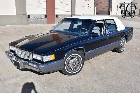 1990 Cadillac Sedan image 4