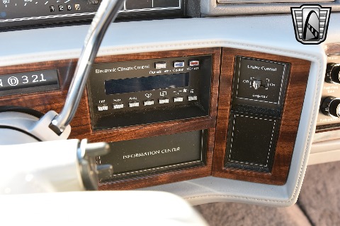 1990 Cadillac Sedan image 82