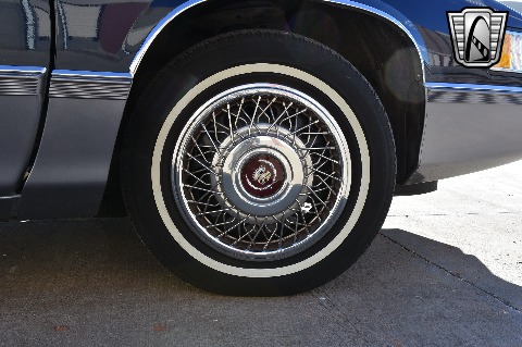 1990 Cadillac Sedan image 32