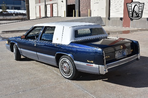 1990 Cadillac Sedan image 8