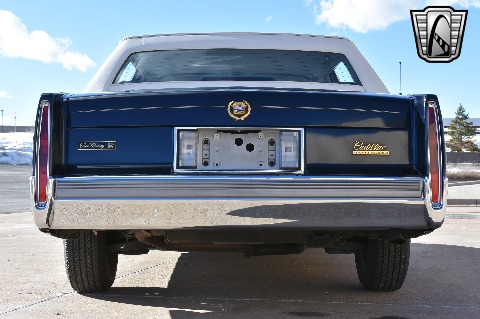 1990 Cadillac Sedan image 9
