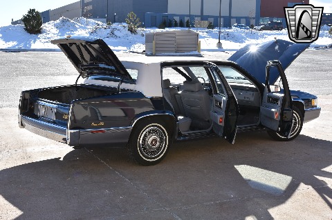 1990 Cadillac Sedan image 35