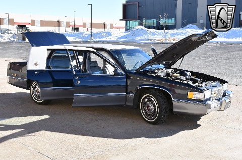 1990 Cadillac Sedan image 36