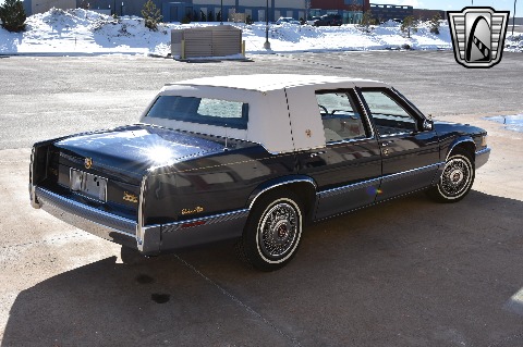 1990 Cadillac Sedan image 12