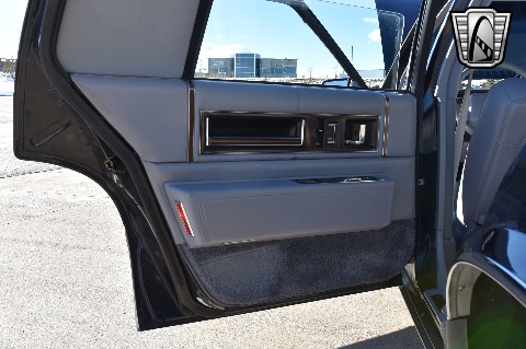 1990 Cadillac Sedan image 91