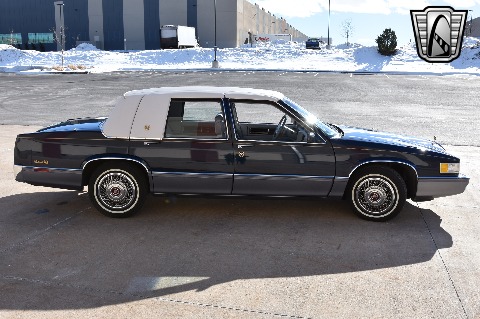 1990 Cadillac Sedan image 14