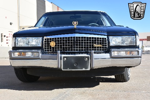 1990 Cadillac Sedan image 17