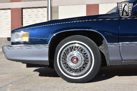 1990 Cadillac Sedan image 19