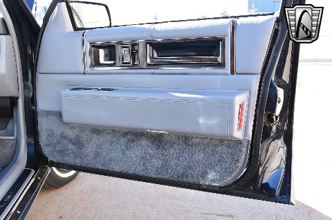 1990 Cadillac Sedan image 100