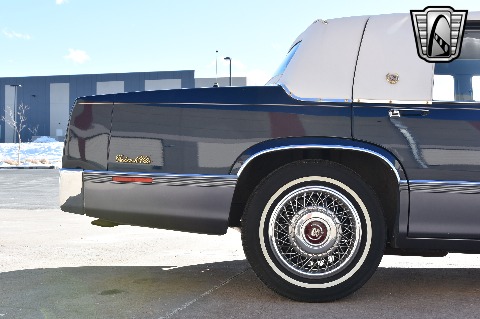 1990 Cadillac Sedan image 24
