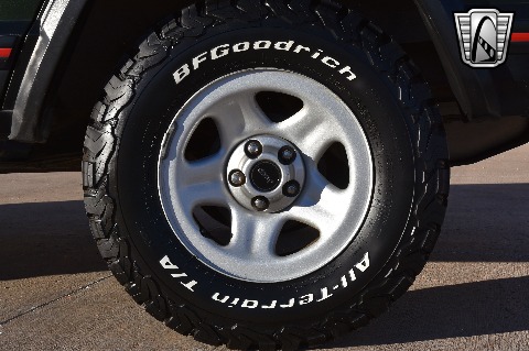 1996 Jeep Cherokee image 30