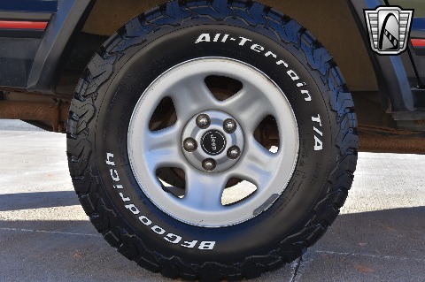 1996 Jeep Cherokee image 31