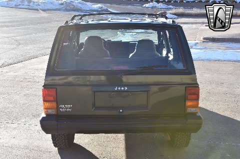 1996 Jeep Cherokee image 10