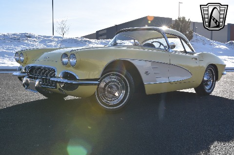 1961 Chevrolet Corvette image 3