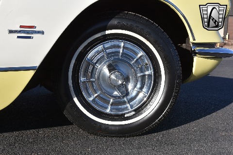 1961 Chevrolet Corvette image 32