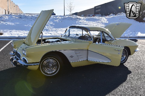 1961 Chevrolet Corvette image 33