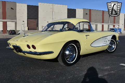 1961 Chevrolet Corvette image 11