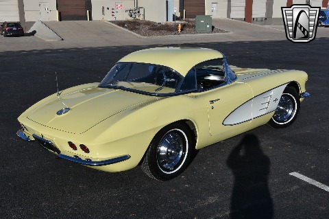 1961 Chevrolet Corvette image 12