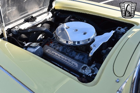 1961 Chevrolet Corvette image 38