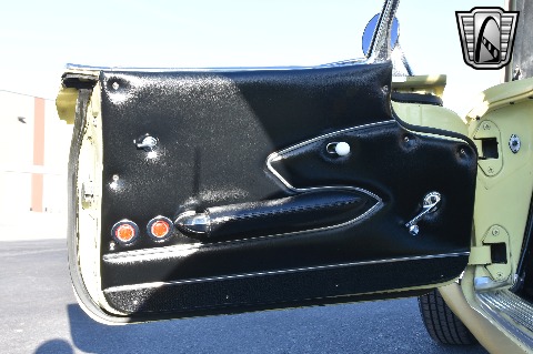 1961 Chevrolet Corvette image 64