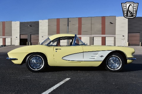 1961 Chevrolet Corvette image 13
