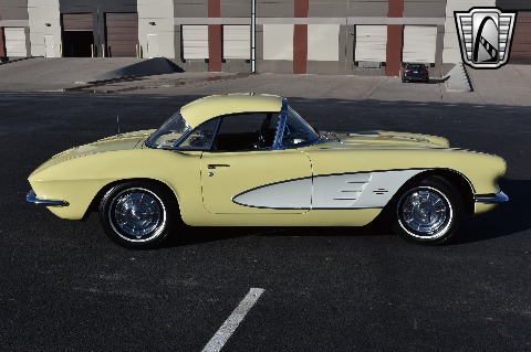 1961 Chevrolet Corvette image 14