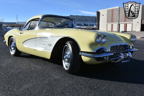 1961 Chevrolet Corvette image 15