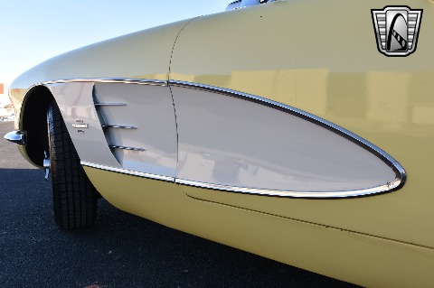 1961 Chevrolet Corvette image 93