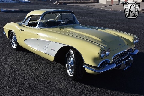 1961 Chevrolet Corvette image 16