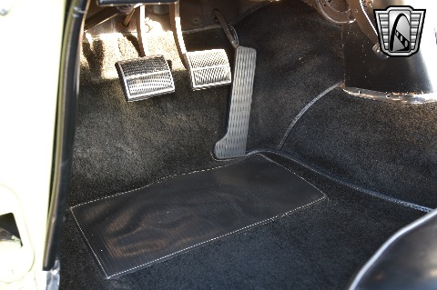 1961 Chevrolet Corvette image 69