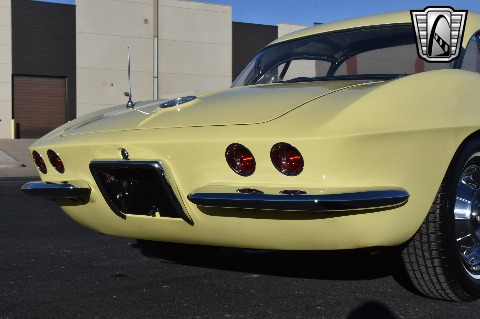1961 Chevrolet Corvette image 23