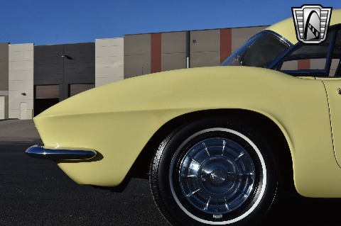 1961 Chevrolet Corvette image 24
