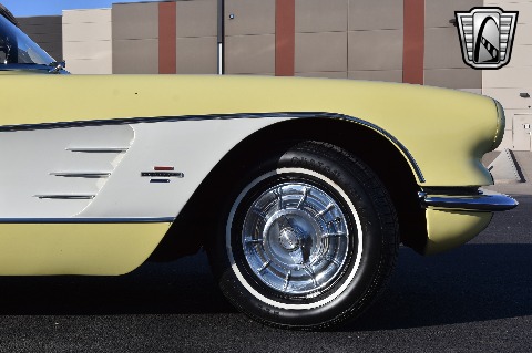 1961 Chevrolet Corvette image 26