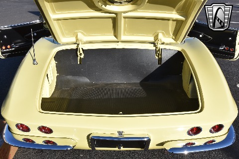 1961 Chevrolet Corvette image 54
