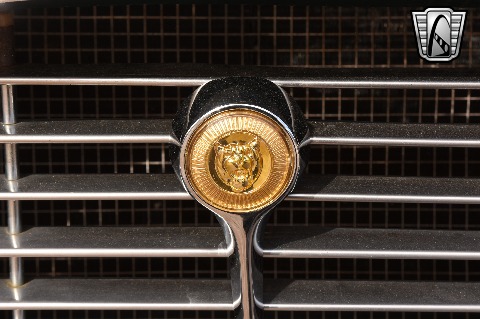 1974 Jaguar XKE image 108