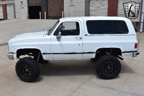 1989 GMC Jimmy image 6